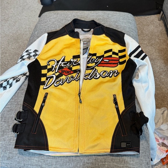 Polyester Jacket with Multilingual Label - Picture 6 of 16